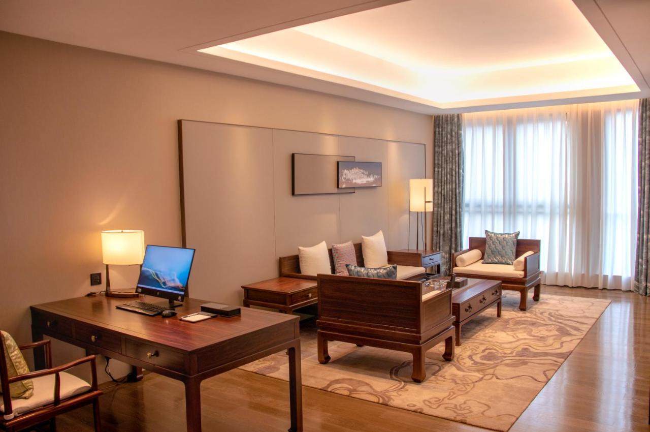 Guangzhou Pazhou Ln Dongfang Hotel Exterior photo