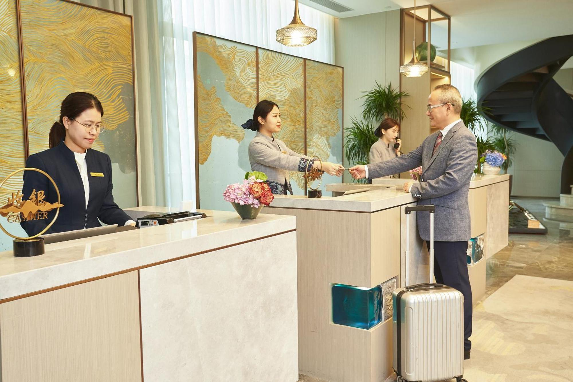 Guangzhou Pazhou Ln Dongfang Hotel Exterior photo